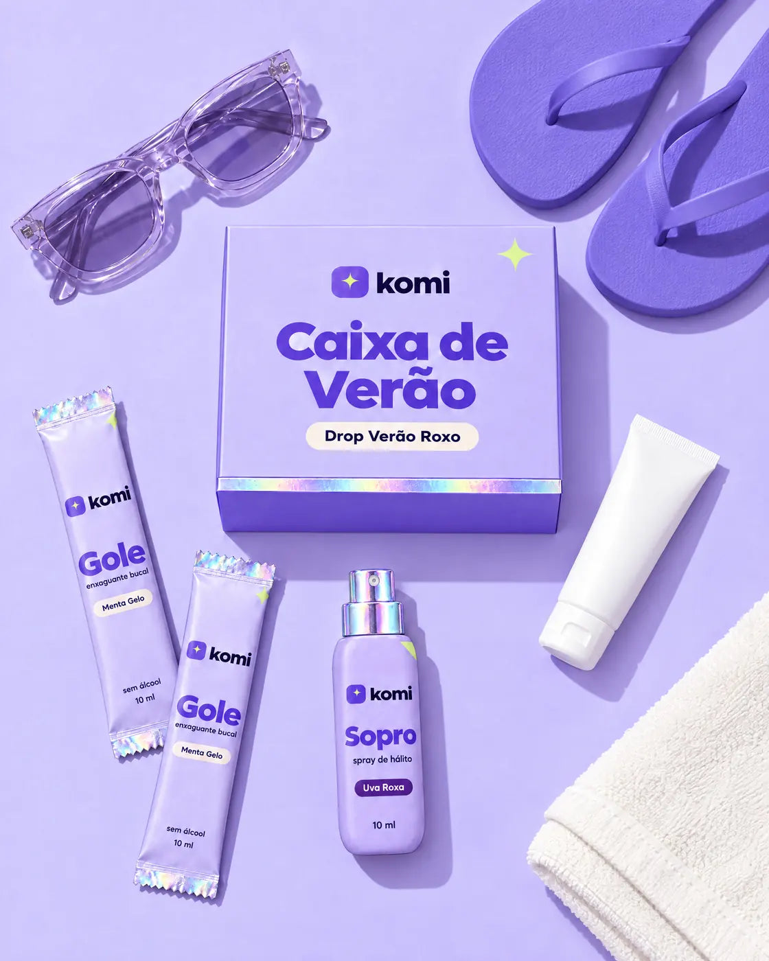 Caixa de Verão com Goles, Sopro, óculos e chinelos lavanda sobre fundo lavanda